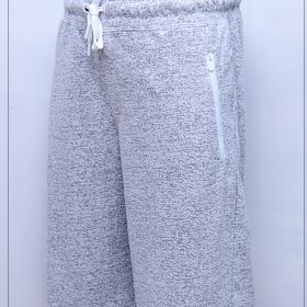 3 quarter short  in Light Gray/White